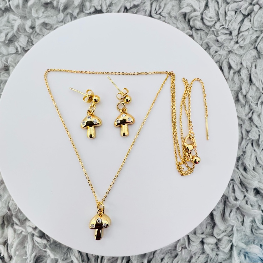 New Elegant 18K Gold Plated Mushroom Earrings necklace set.